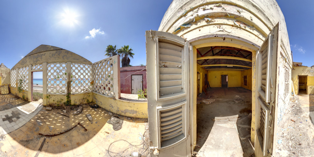 Panorama - Old House on the Boulevard
